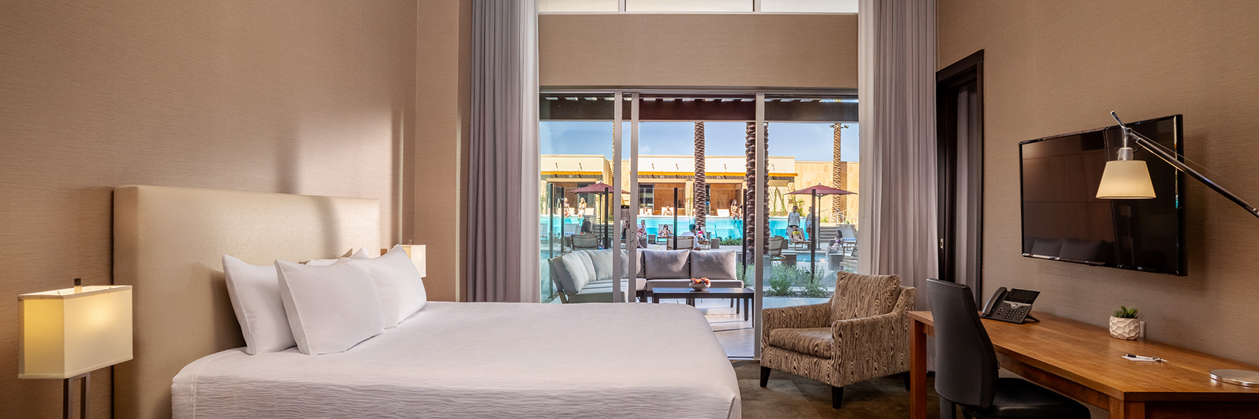 standard-hero-Deluxe Poolside Suite